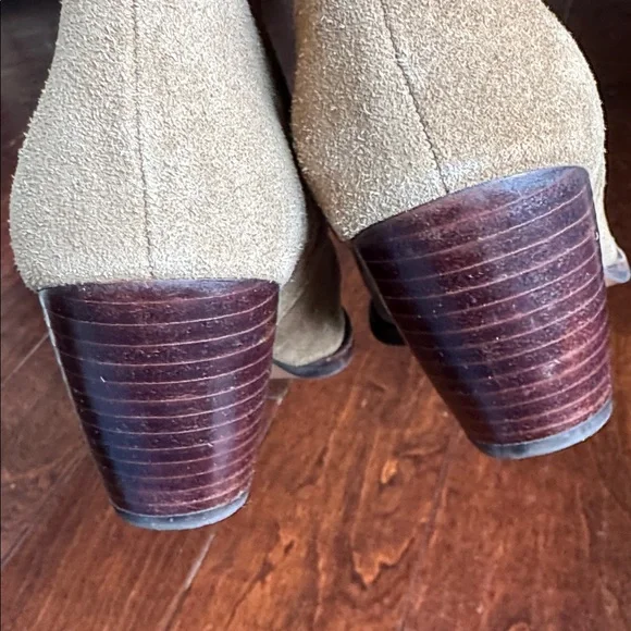 MATISSE CATY ANKLE BOOT, TAUPE, SIZE 8. - Picture 7 of 11
